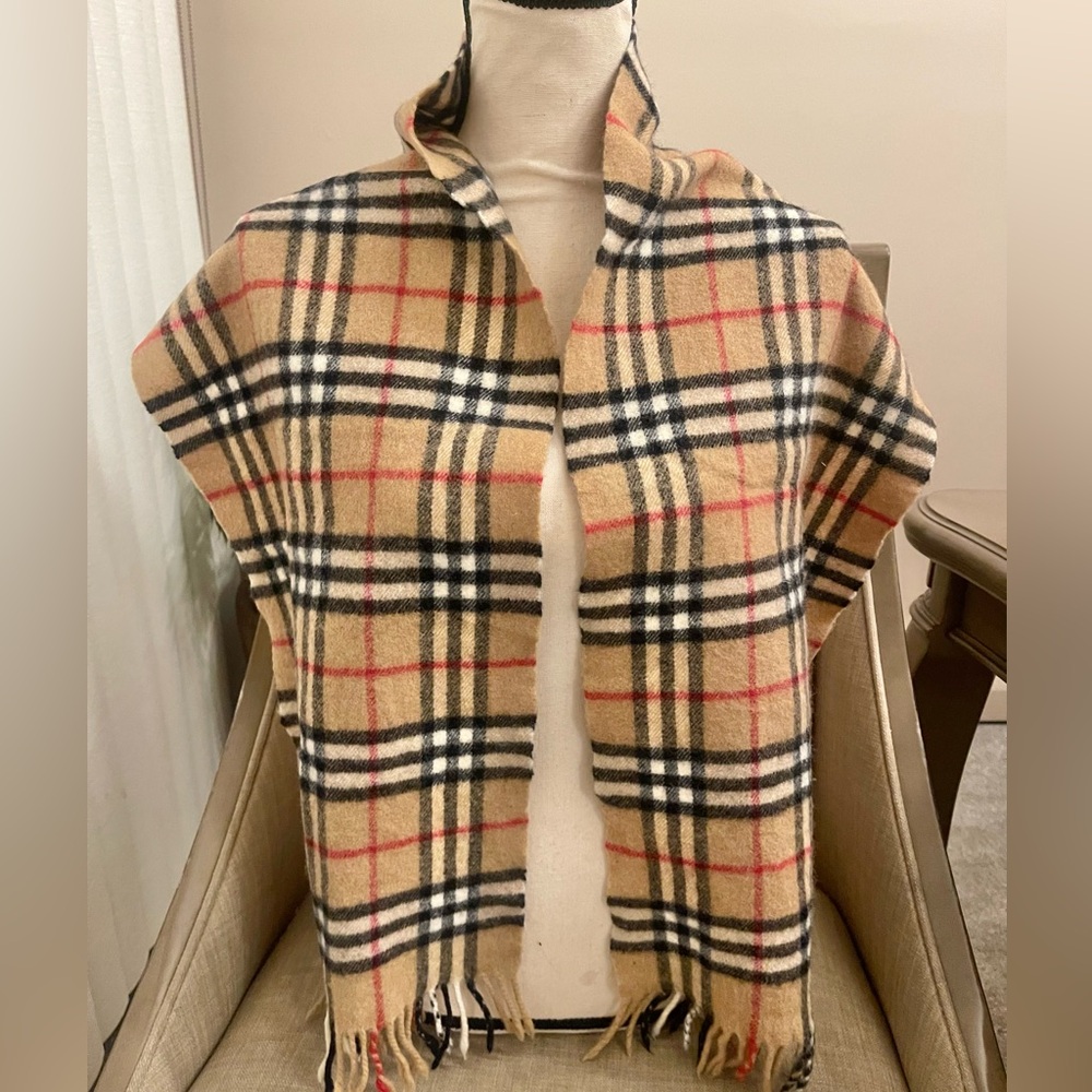 Authentic Burberrys nova check tan wool scarf (NW501)